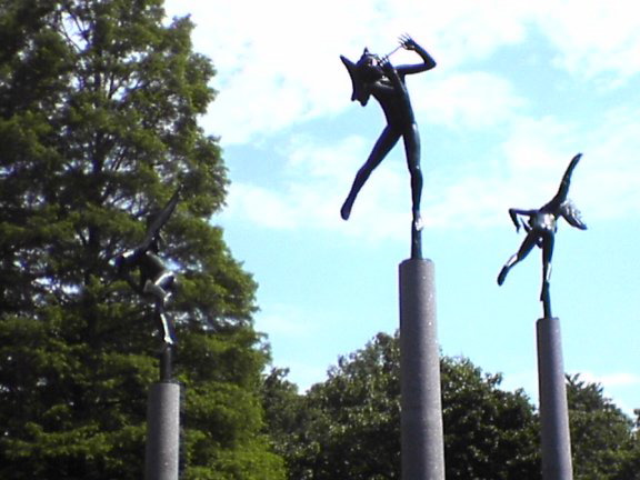 statues1